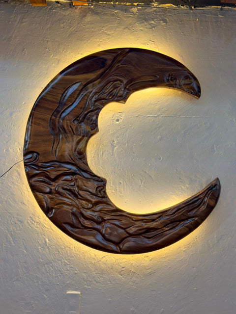 Luna esculpida